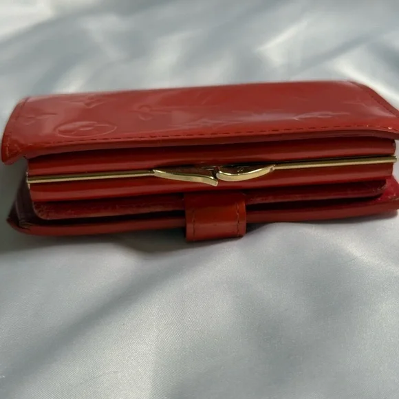 Louis Vuitton Vernis Kisslock Wallet Red Patent Leather Monogram Bifold COA - Picture 8 of 11